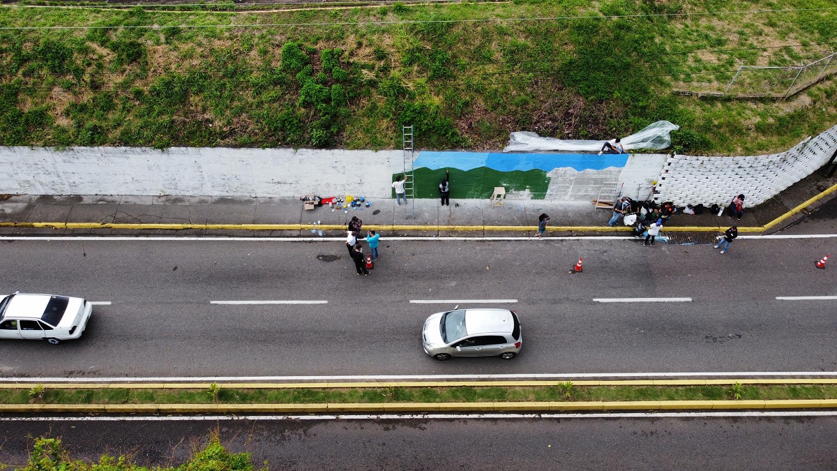 La Paz y la Biodiversidad cobraron vida en un mural colectivo en San Cristóbal