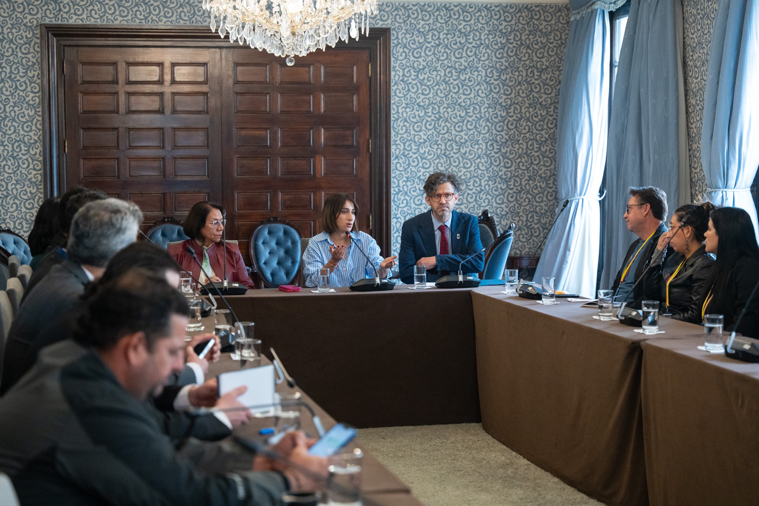 La Canciller Laura Sarabia dialoga con familiares de colombianos sometidos a presuntas detenciones arbitrarias en Venezuela