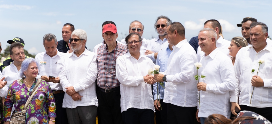 Ministro de Relaciones Exteriores, Álvaro Leyva Durán, participó en el acto de reapertura de frontera con Venezuela, con el Presidente Gustavo Petro