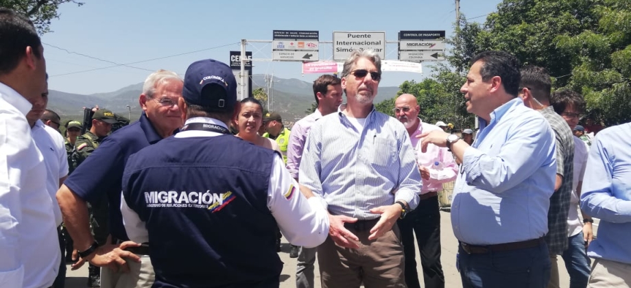Senador estadounidense Robert Menéndez felicitó a Colombia por su respuesta solidaria ante la impactante crisis migratoria proveniente de Venezuela