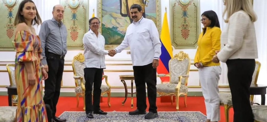 Canciller Álvaro Leyva acompaña encuentro entre los presidentes de Colombia y Venezuela, Gustavo Petro y Nicolás Maduro