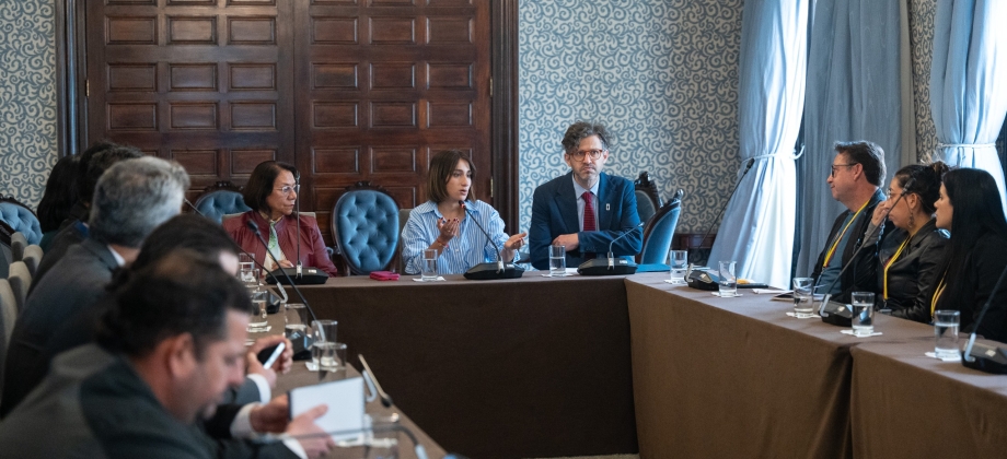 La Canciller Laura Sarabia dialoga con familiares de colombianos sometidos a presuntas detenciones arbitrarias en Venezuela